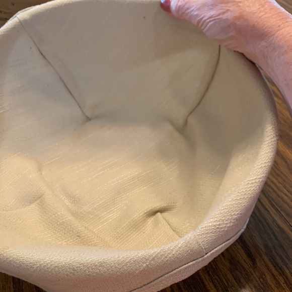 Longaberger 11" Bowl Basket with liner and lidded protector - Picture 9 of 16